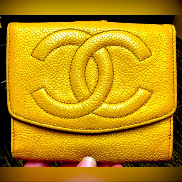 WOW - POSHMARK - Authentic Chanel Leather Showstopper Golden Star Wallet - Picture 1 of 15